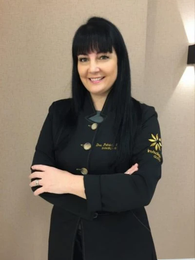 Retrato da Dra. Patrícia Sandoval, cirurgiã-dentista e Invisalign Diamond Doctor em Santos
